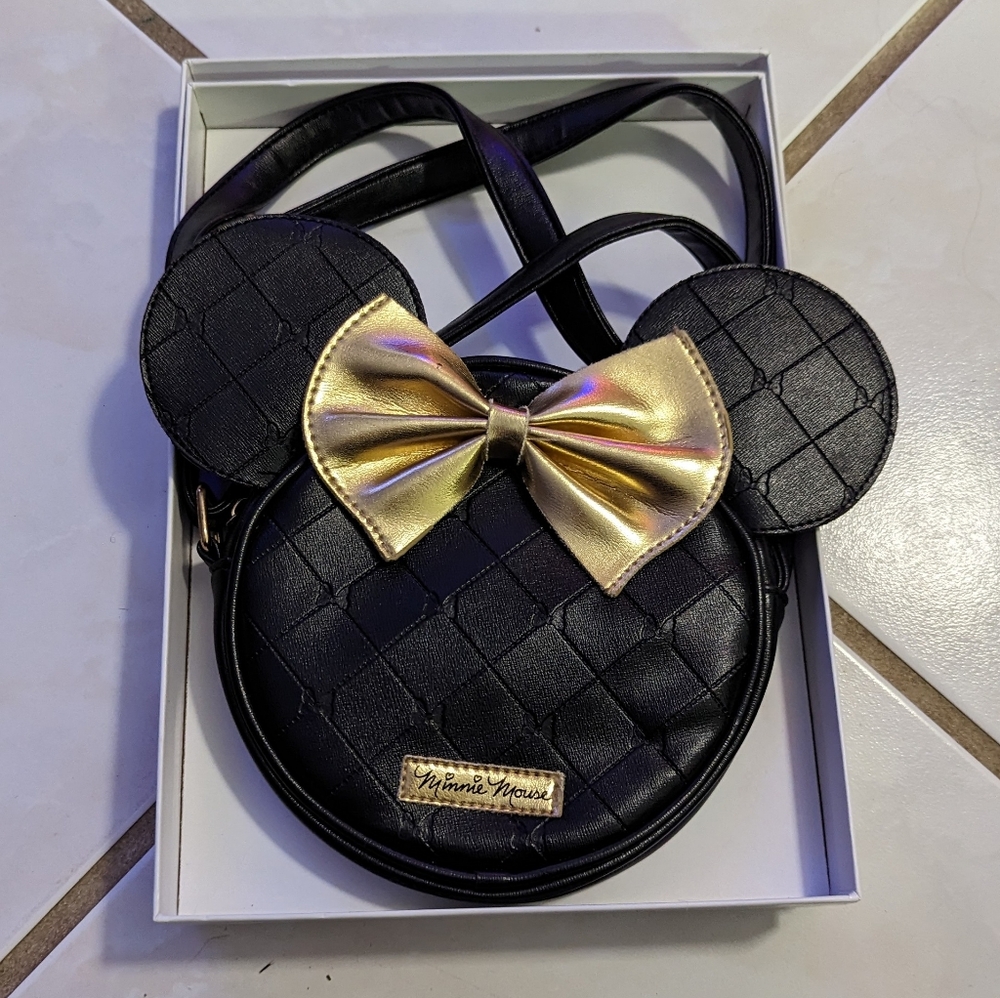 Minnie mouse crossbody collectable